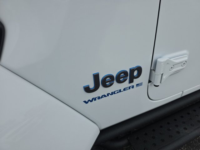 Used 2025 Jeep Wrangler Unlimited Sahara w/ Safety Group AWD/4WD image 13