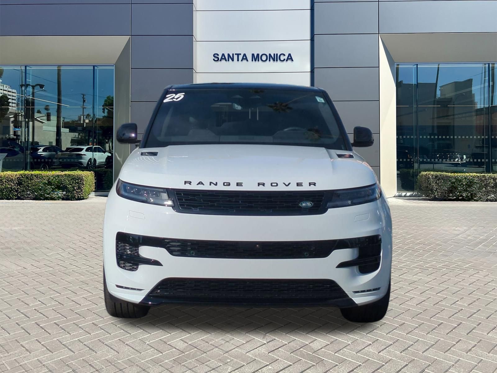 Used 2025 Land Rover Range Rover Sport Dynamic SE image 8