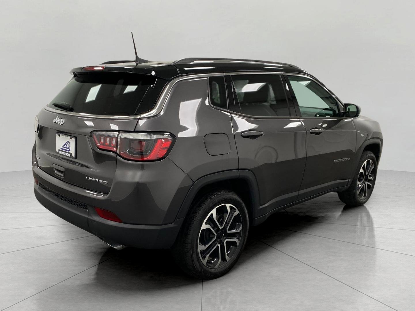 Used 2022 Jeep Compass Limited AWD/4WD image 4