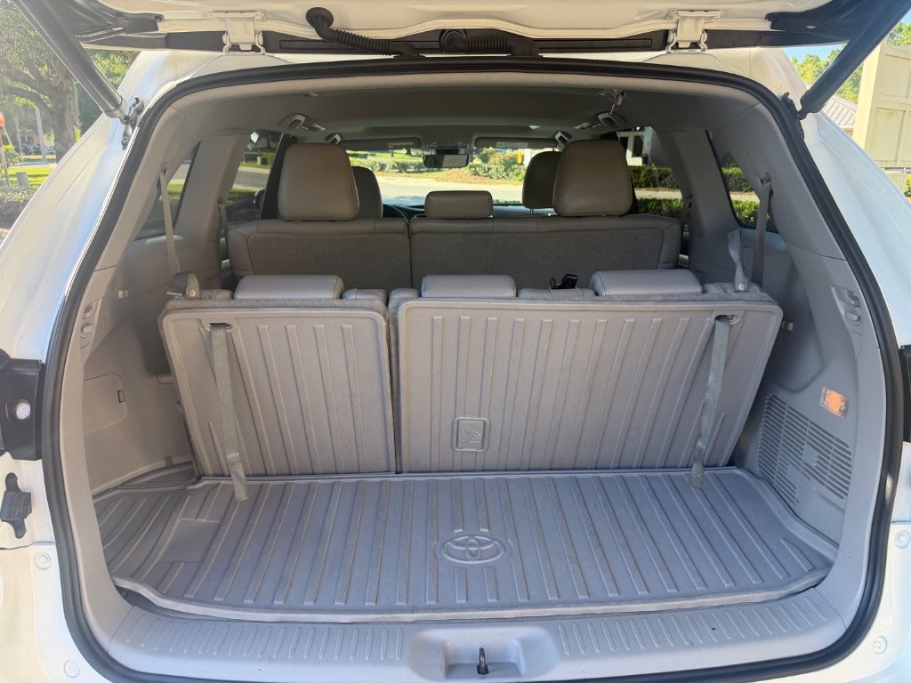 Used 2019 Toyota Highlander XLE image 16