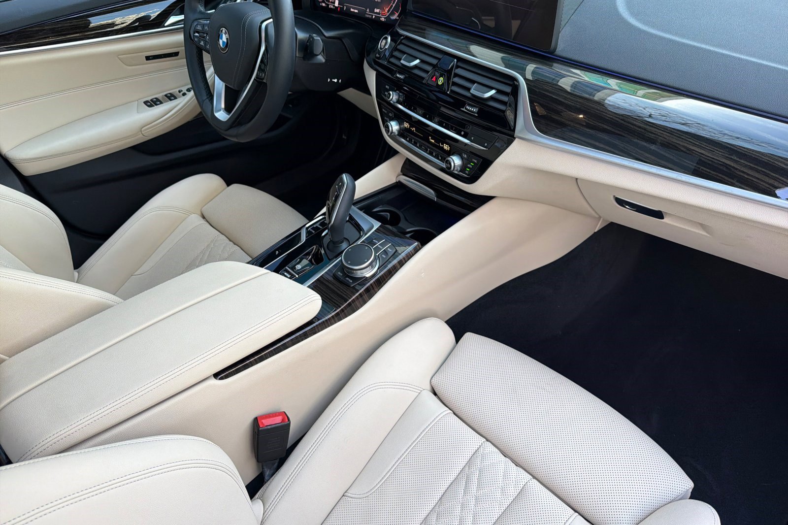 Used 2023 BMW 530i w/ Premium Package image 19