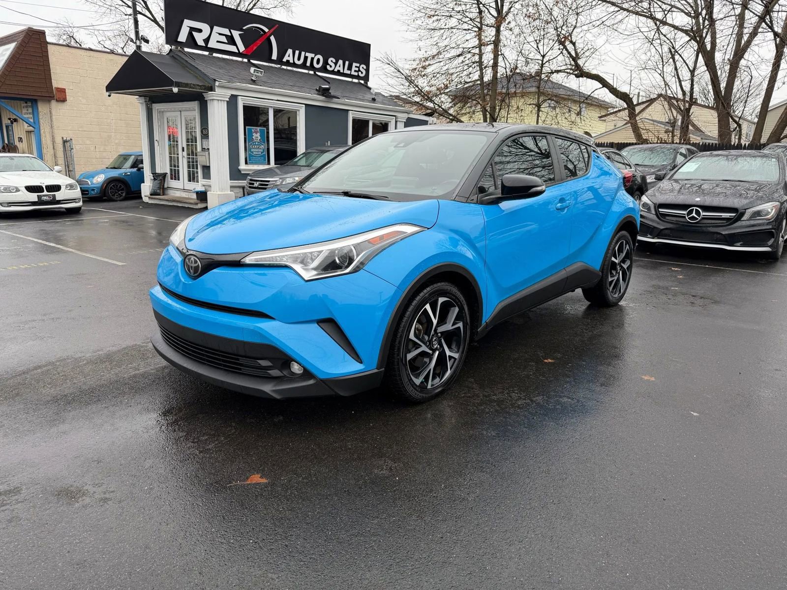 Used 2019 Toyota C-HR XLE image 1