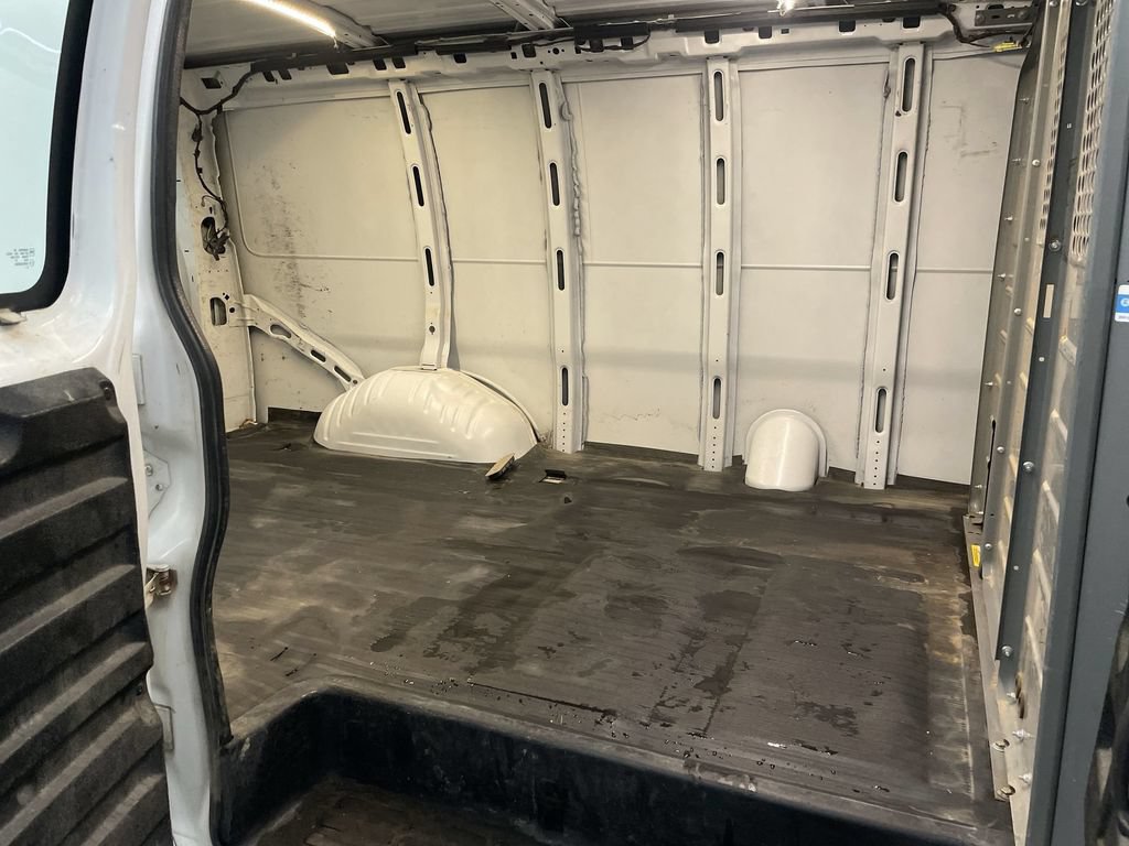 Used 2017 GMC Savana 2500 RWD image 16
