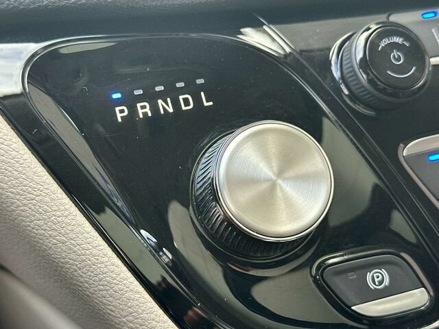 Used 2023 Chrysler Pacifica Limited FWD image 26