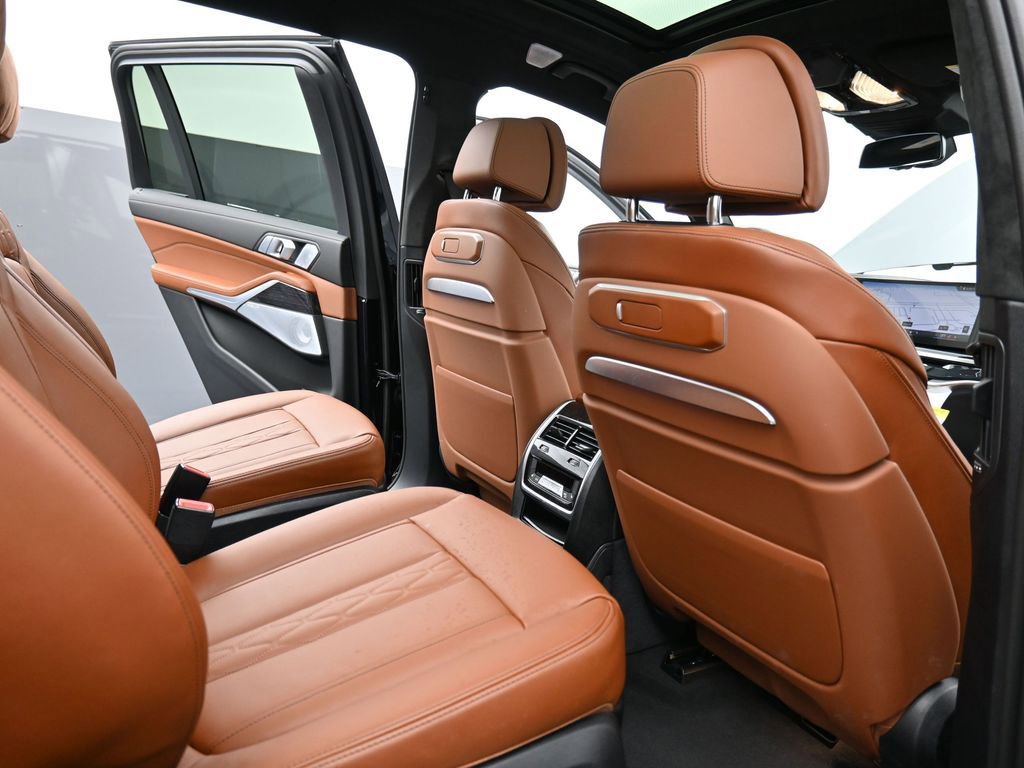 Used 2026 BMW X7 xDrive40i w/ Executive Package image 21