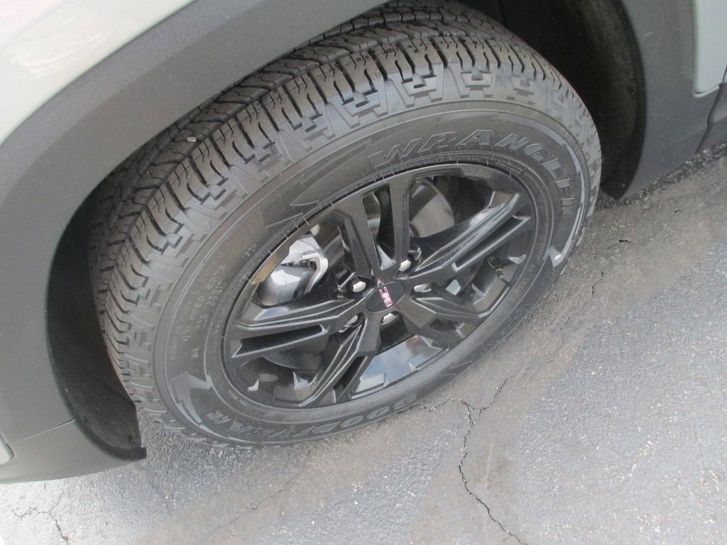 Used 2023 GMC Terrain AT4 w/ Infotainment Package II AWD/4WD image 13