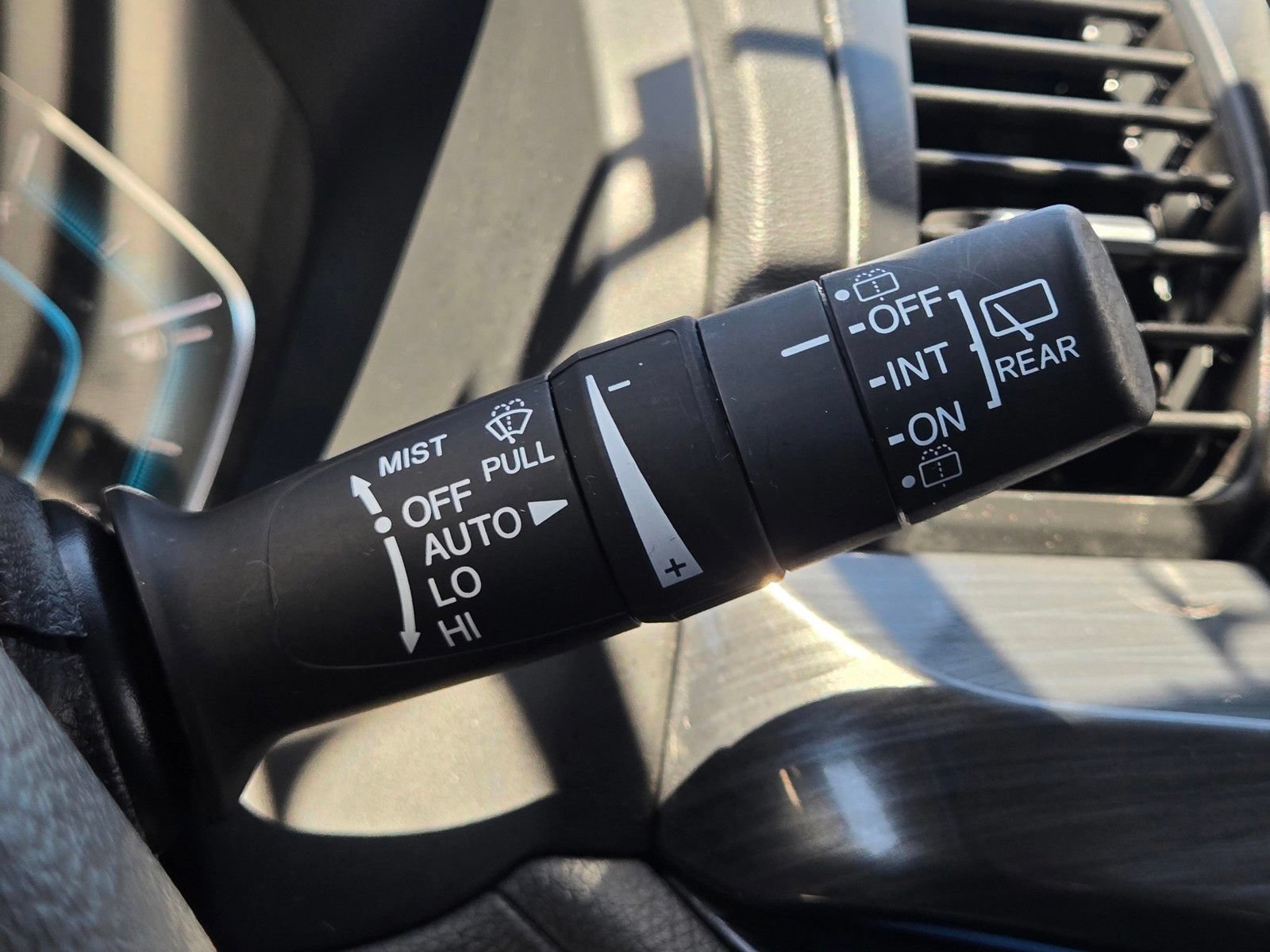 Used 2023 Honda Odyssey Elite image 25
