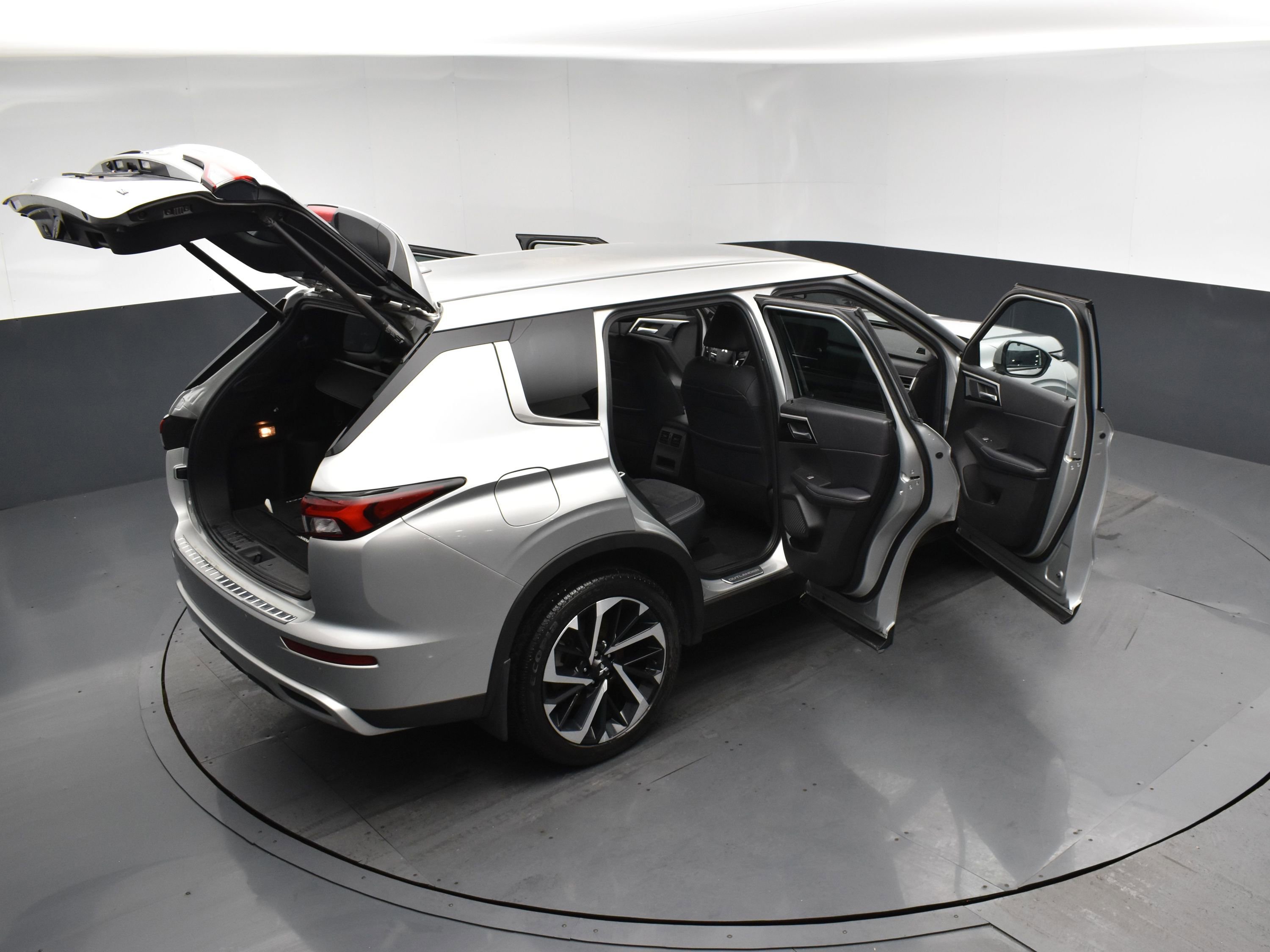 Used 2023 Mitsubishi Outlander SE image 27