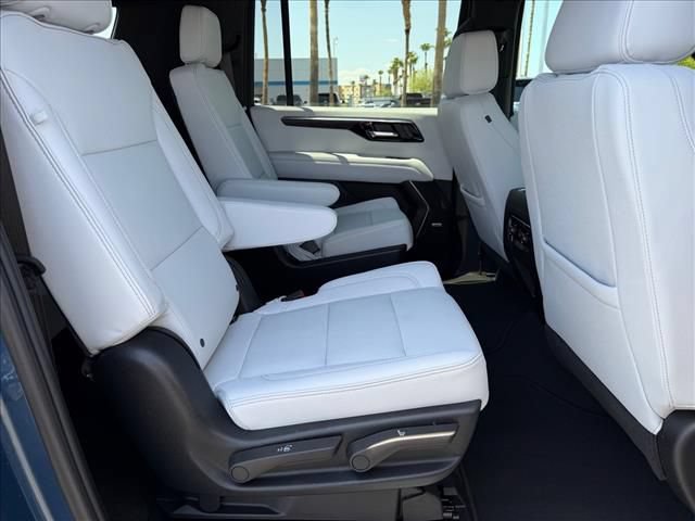 Certified 2025 Chevrolet Suburban Premier AWD/4WD image 11