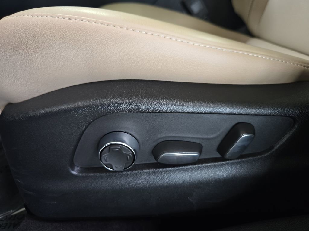 Used 2025 Cadillac XT4 Premium Luxury w/ Technology Package image 28