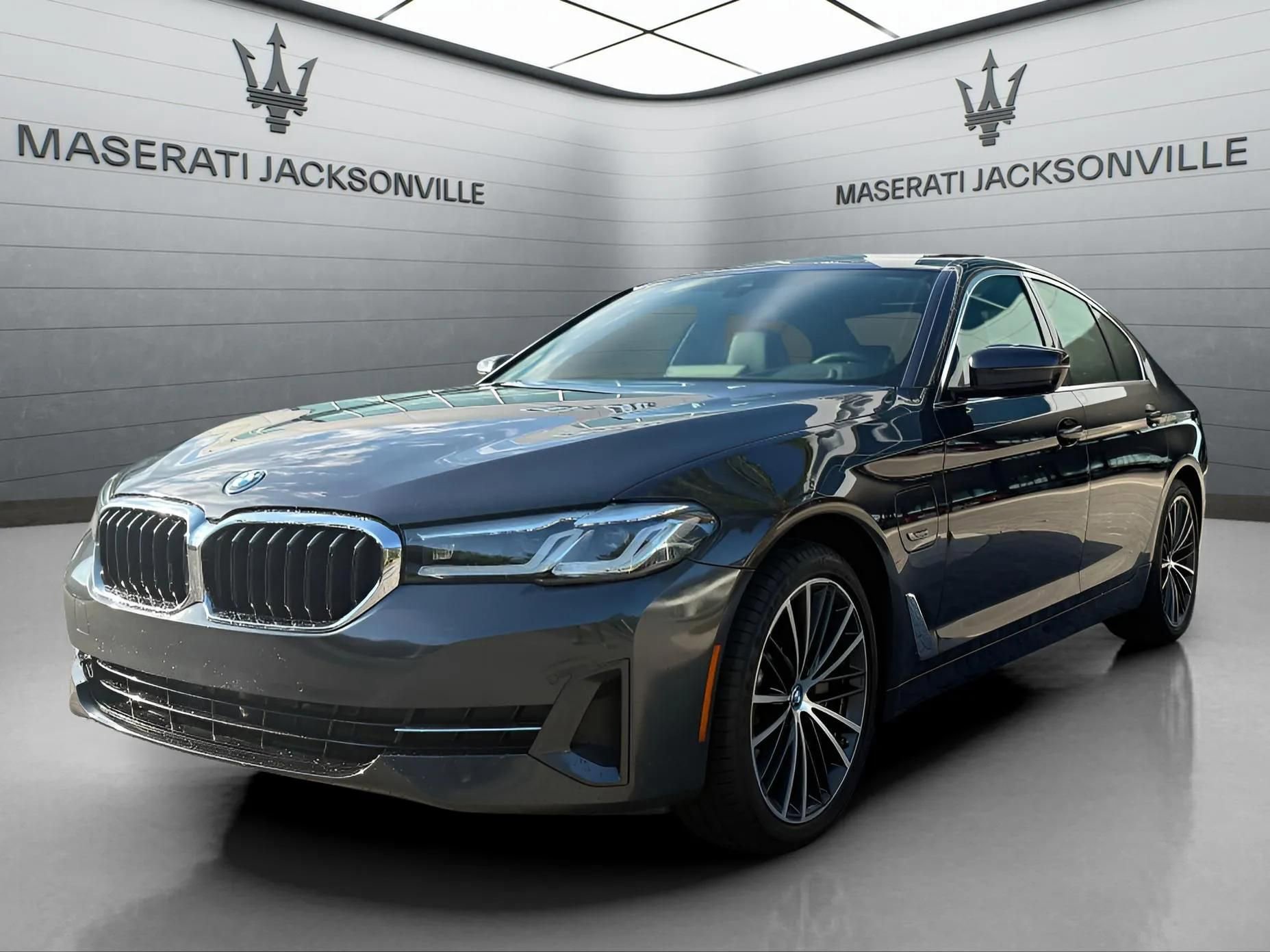 Used 2023 BMW 530e xDrive w/ Premium Package AWD/4WD image 9