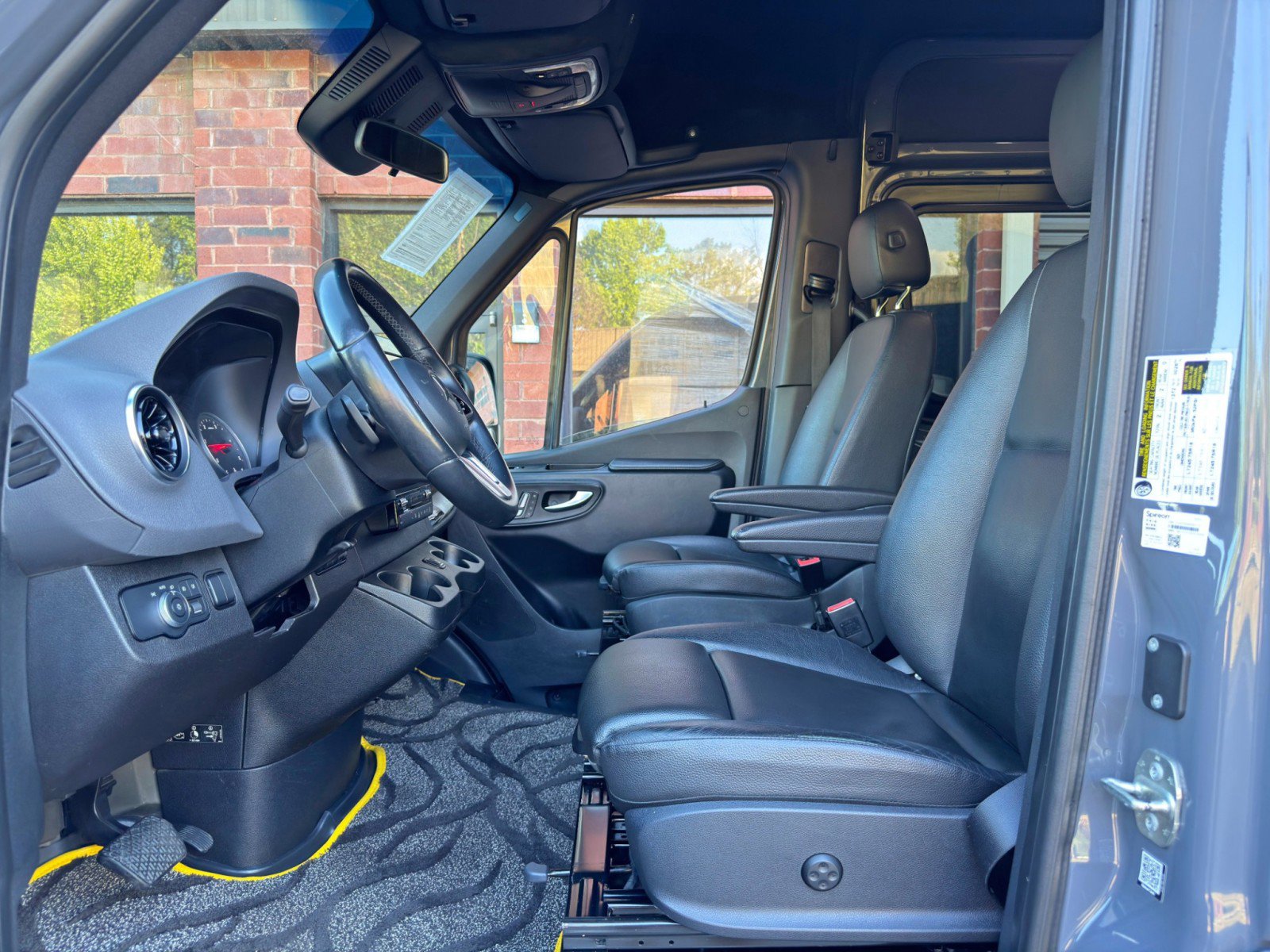 Used 2021 Mercedes-Benz Sprinter 2500 w/ Comfort Plus Package image 15