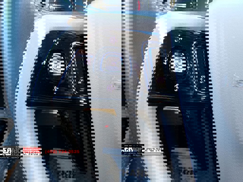 Used 2021 Lincoln Corsair Standard w/ Rear Removable Package Tray image 24