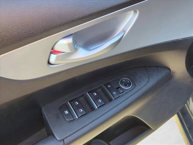 Used 2023 Kia Forte LXS image 9