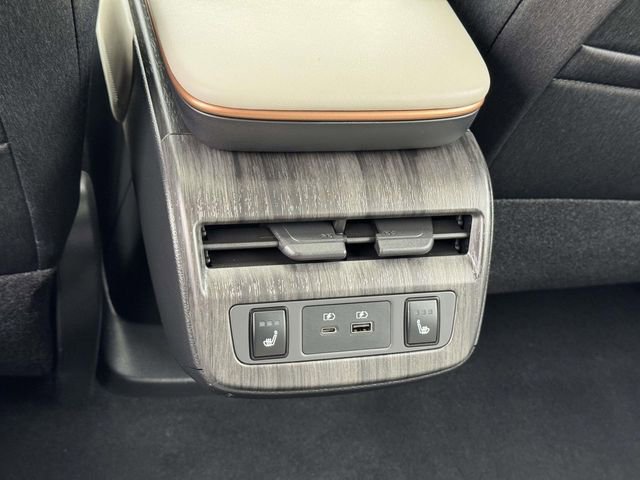 Used 2023 Nissan Ariya AWD image 15