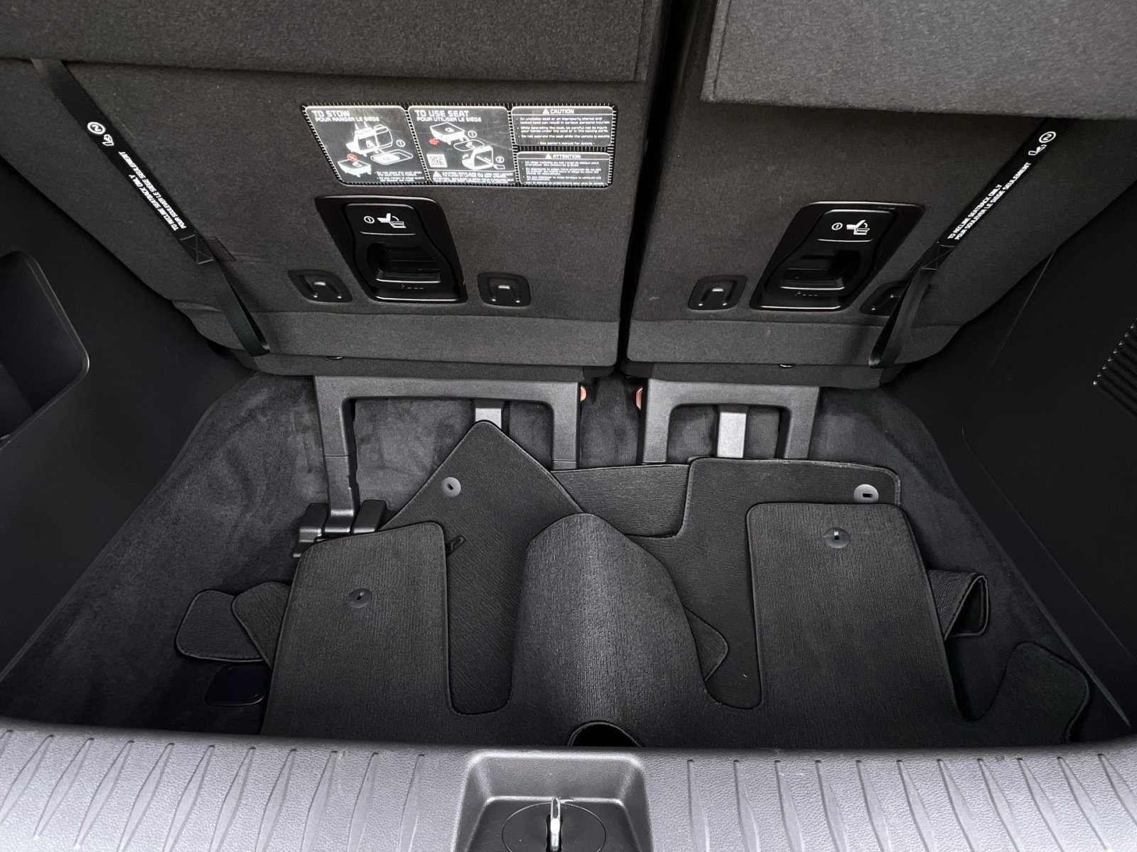 Used 2025 Kia Carnival EX FWD image 44