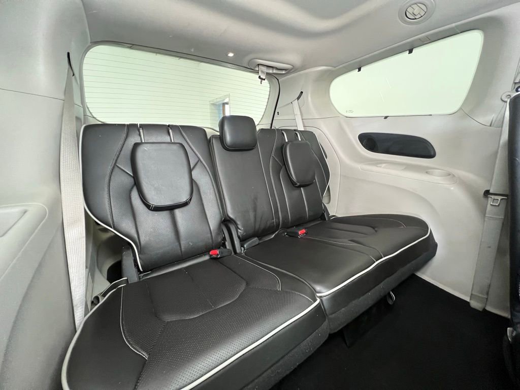 Used 2023 Chrysler Pacifica Limited image 9