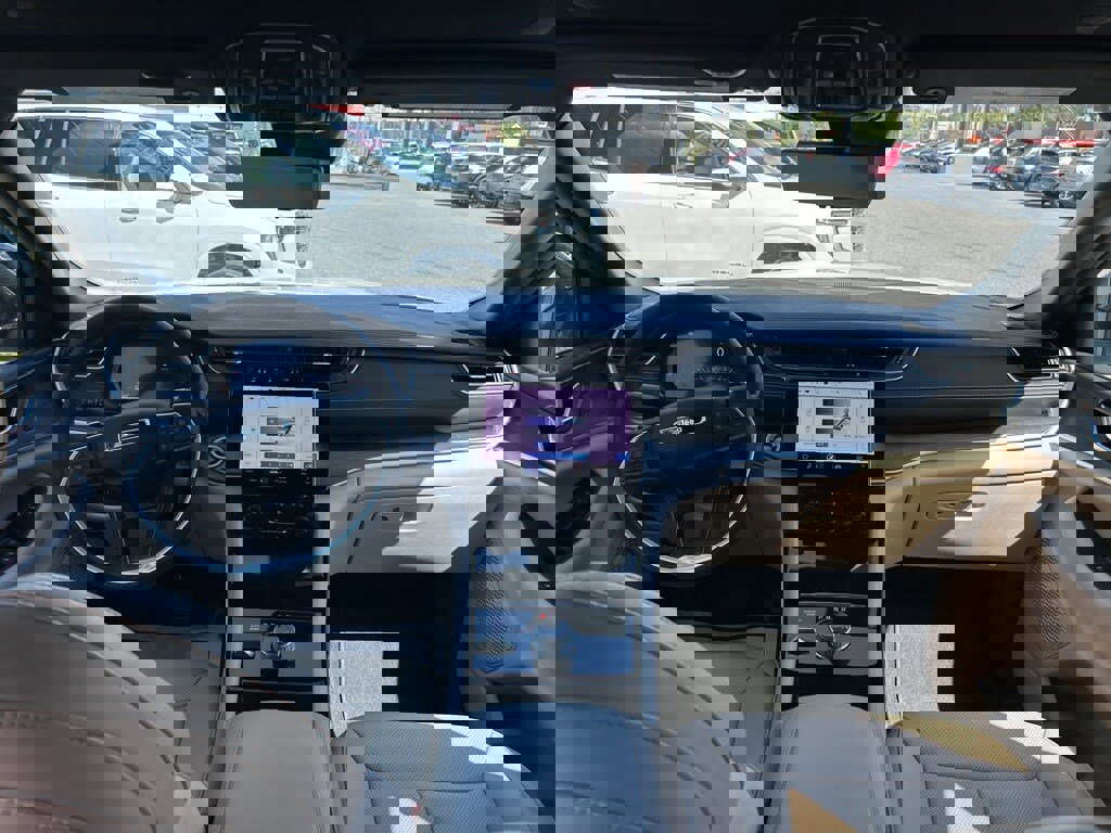 Used 2024 Jeep Grand Cherokee Limited w/ Luxury Tech Group II image 14