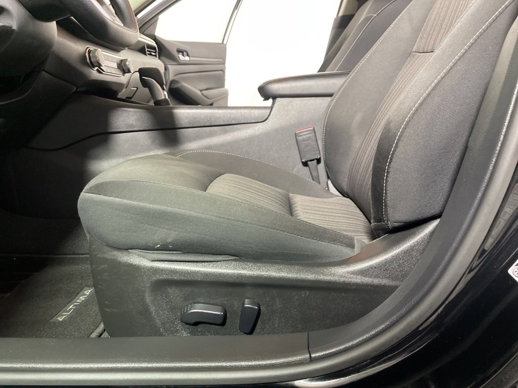 Used 2024 Nissan Altima 2.5 SV image 11