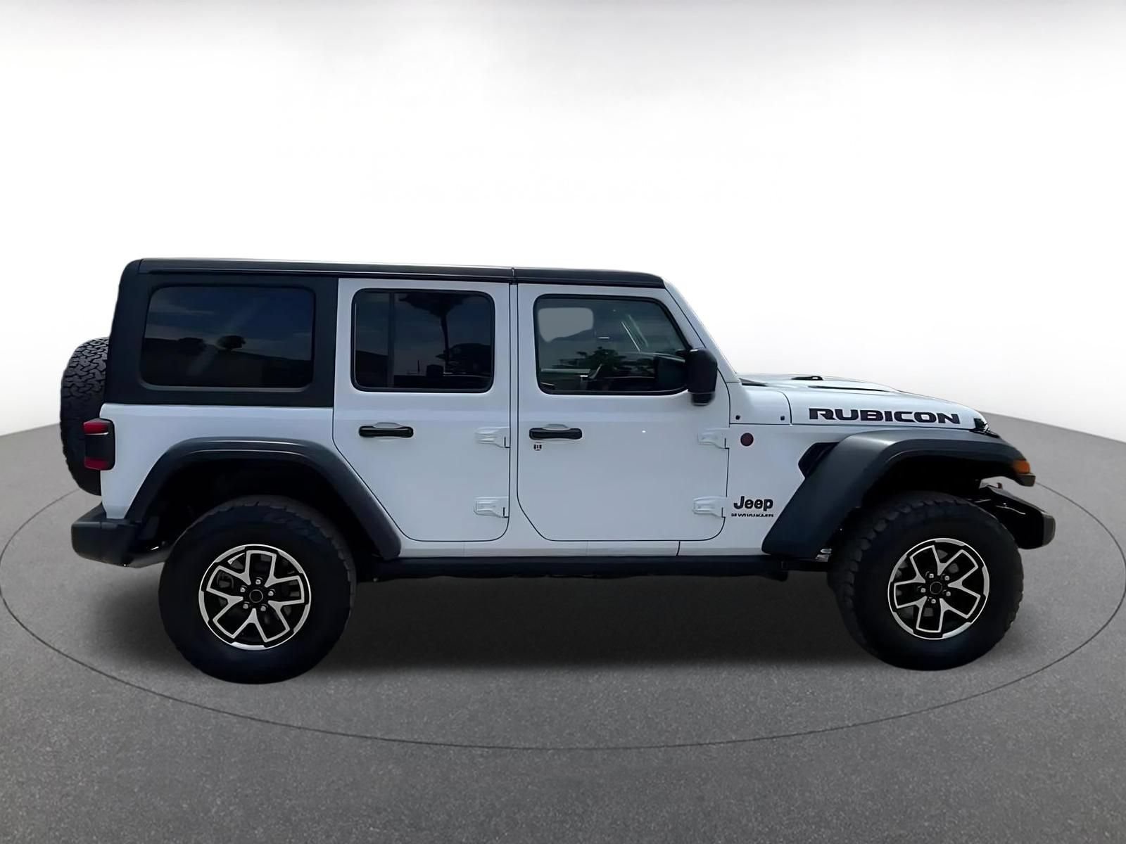 Used 2025 Jeep Wrangler Unlimited Rubicon AWD/4WD image 13