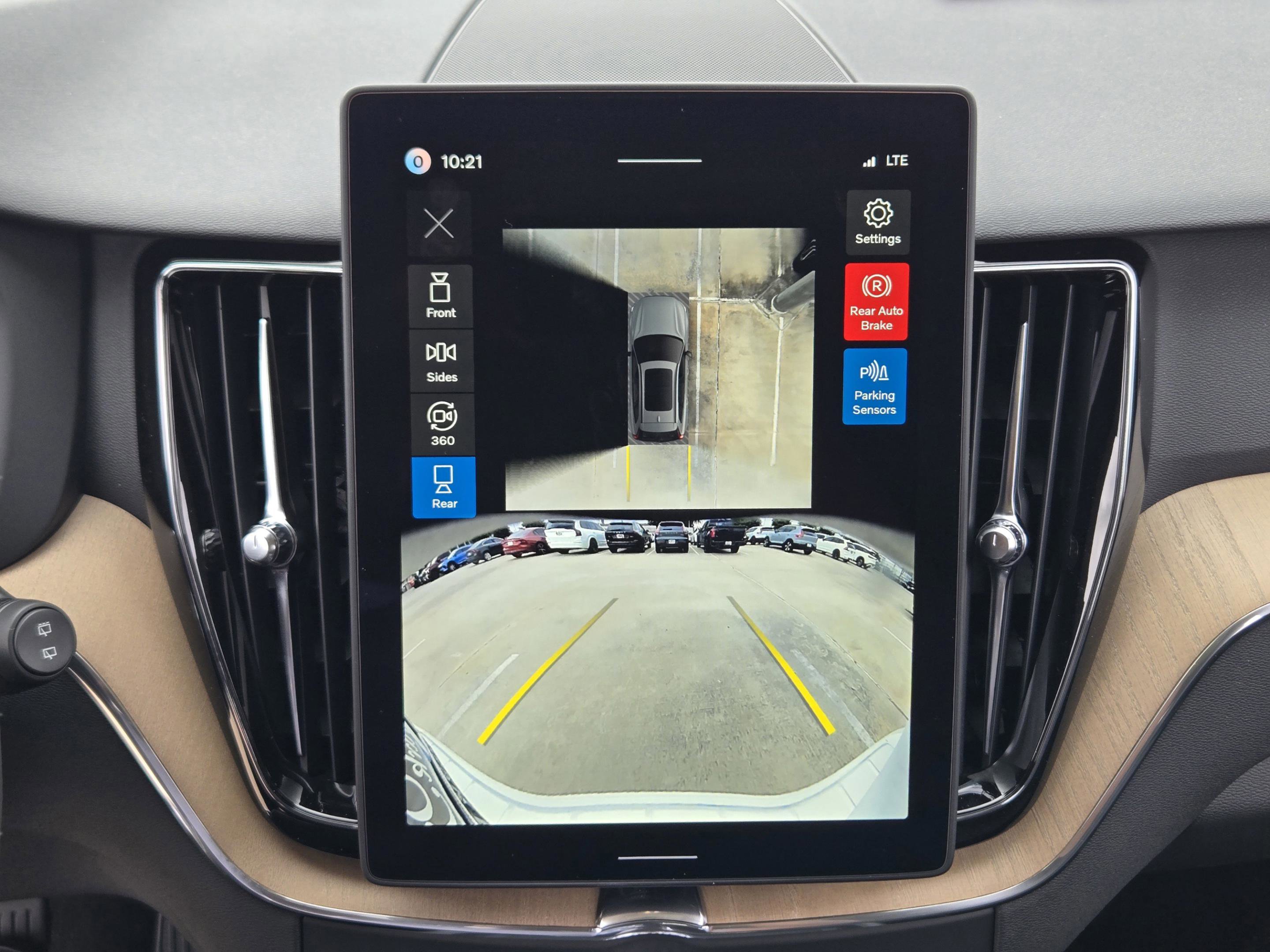 New 2026 Volvo XC60 B5 Plus w/ Protection Package Premier AWD/4WD image 14