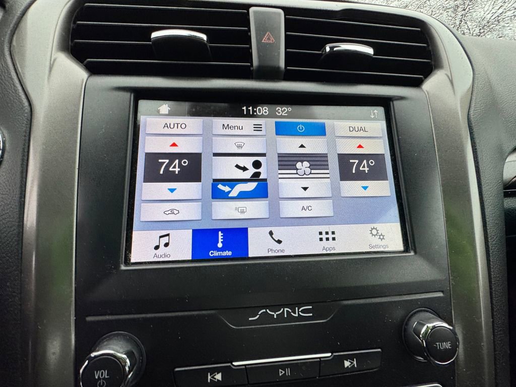 Used 2019 Ford Fusion SEL image 21