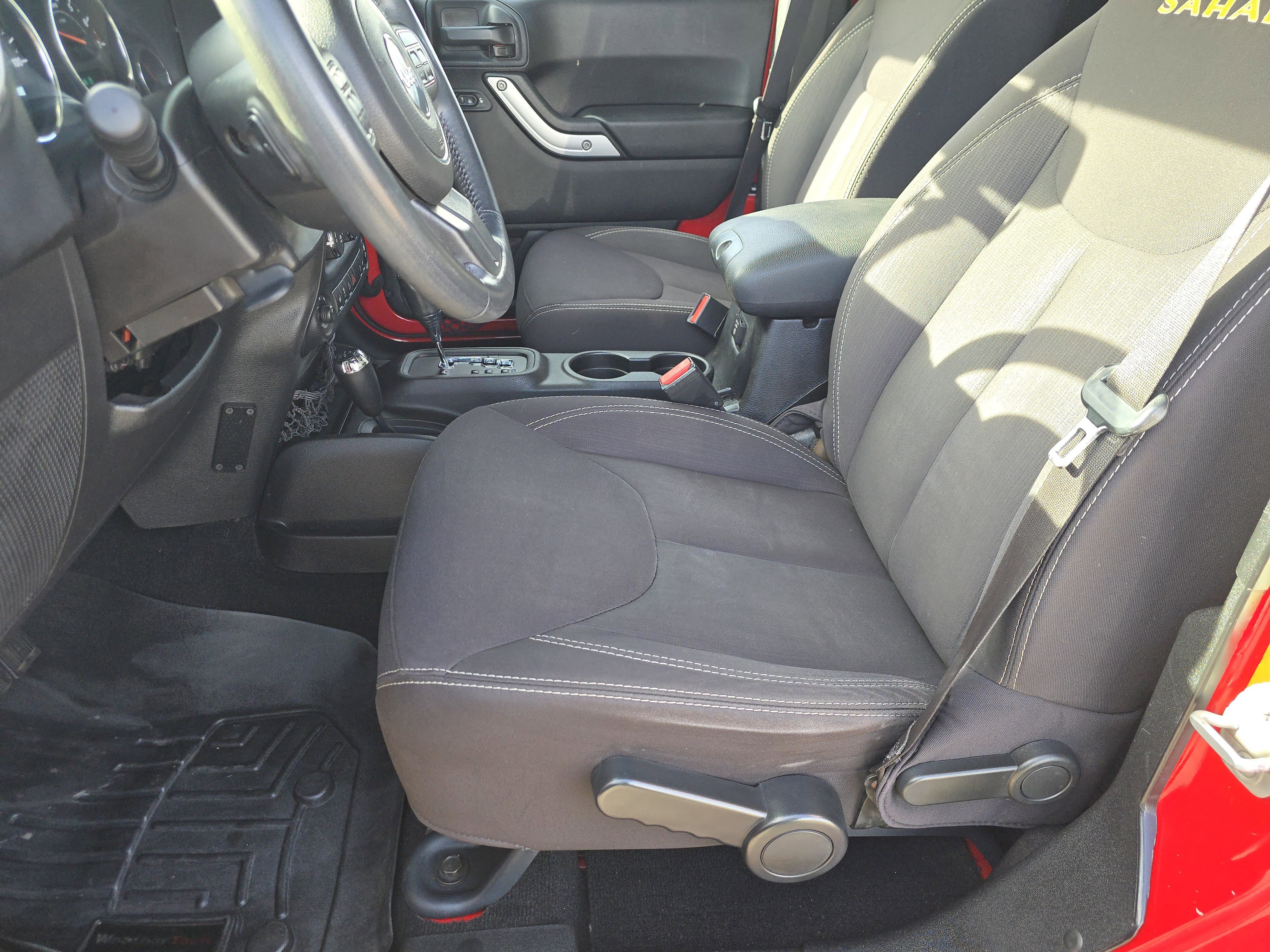 Used 2014 Jeep Wrangler Unlimited Sahara w/ Connectivity Group image 17