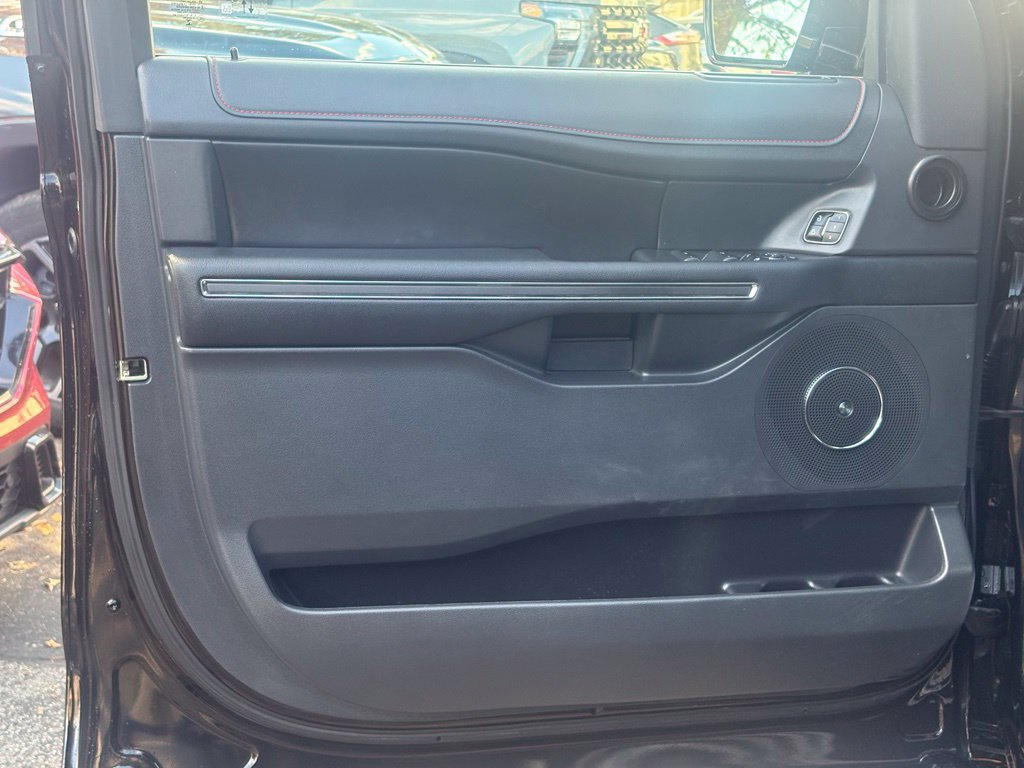 Used 2024 Ford Expedition Limited AWD/4WD image 9