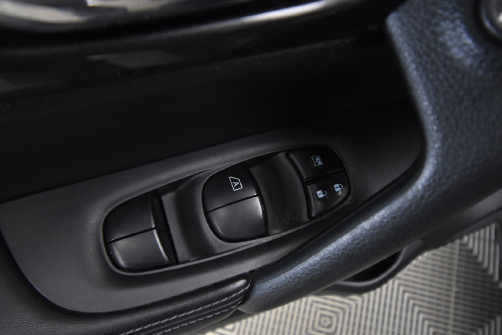Used 2017 Nissan Rogue S AWD/4WD image 31