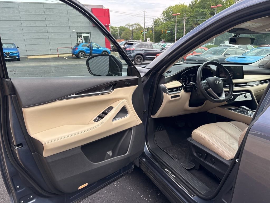 Used 2023 INFINITI QX60 Sensory w/ Cargo Package image 16