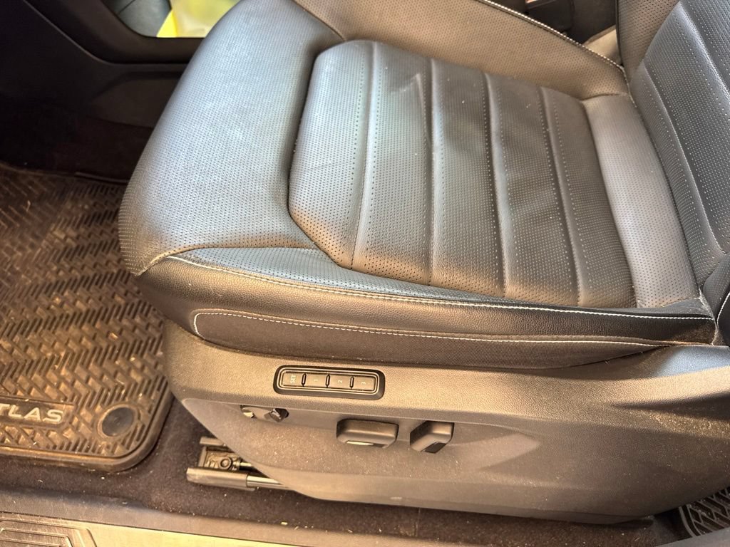 Used 2024 Volkswagen Atlas Cross Sport SEL R-Line AWD/4WD image 10