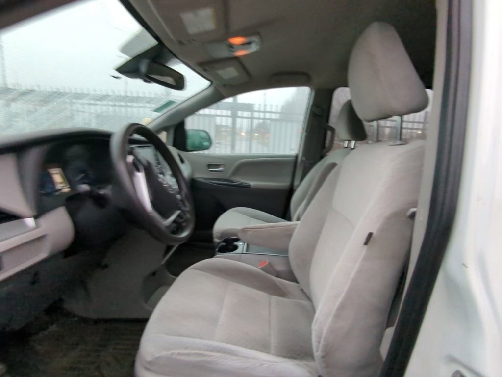 Used 2020 Toyota Sienna LE image 6