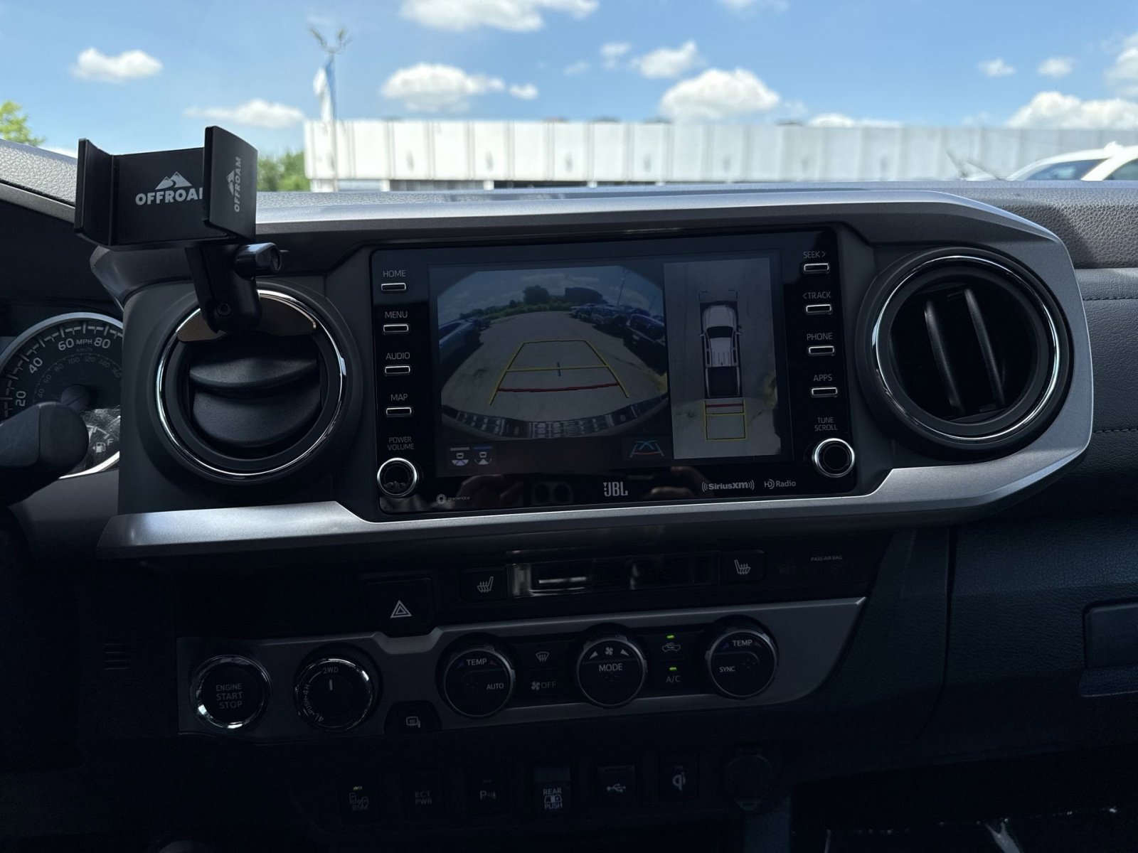 Used 2022 Toyota Tacoma Limited AWD/4WD image 19