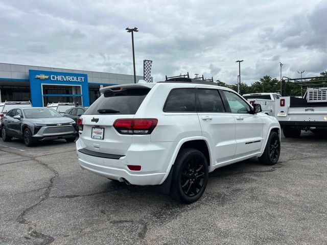 Used 2022 Jeep Grand Cherokee Laredo X RWD image 3