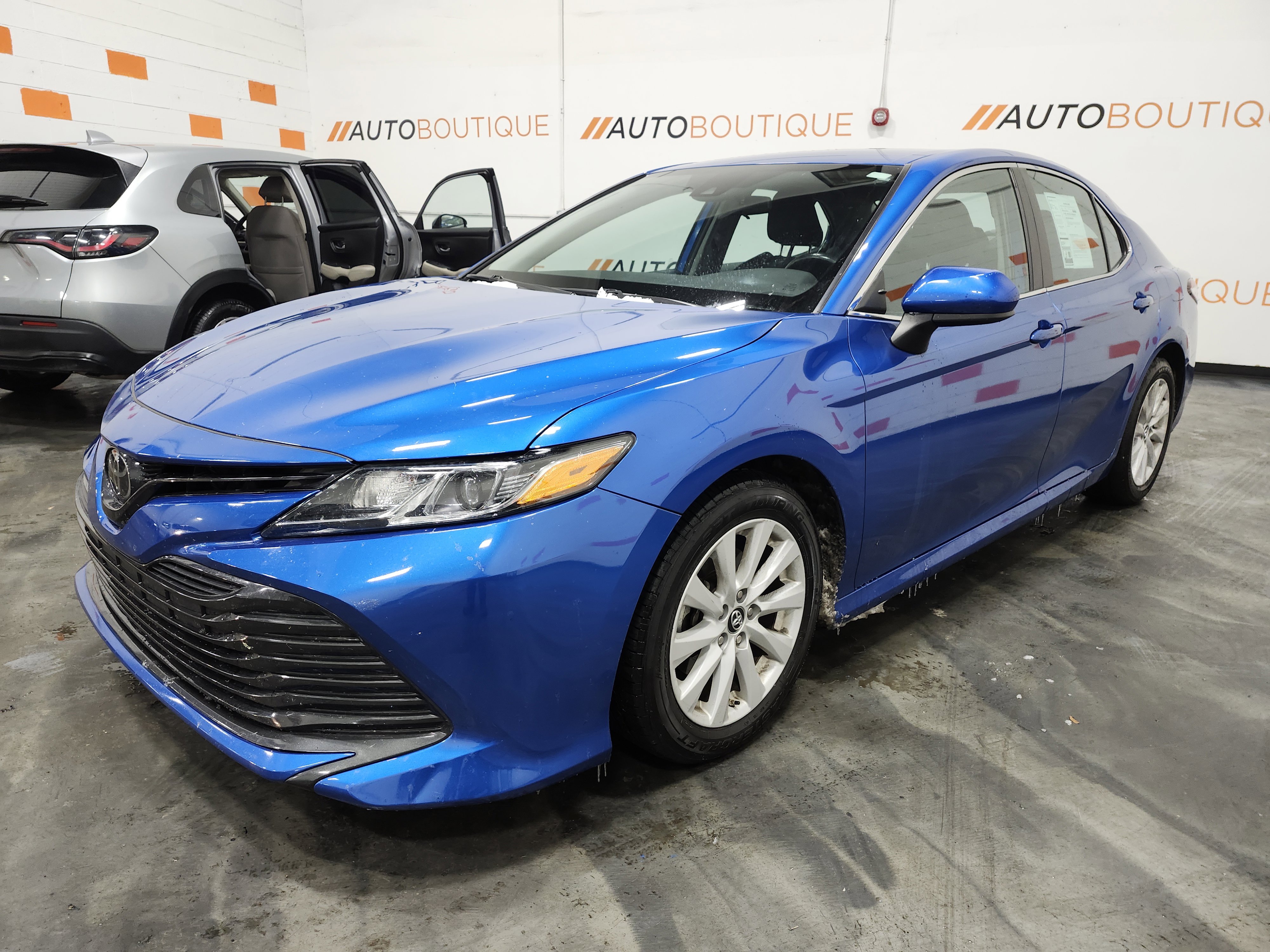 Used 2019 Toyota Camry LE image 10
