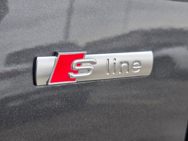 Used 2022 Audi Q5 e Prestige AWD/4WD image 2