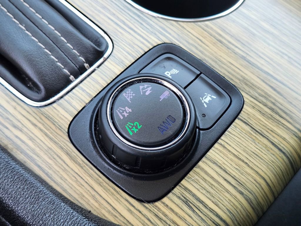 Used 2019 GMC Acadia Denali w/ Technology Package AWD/4WD image 29