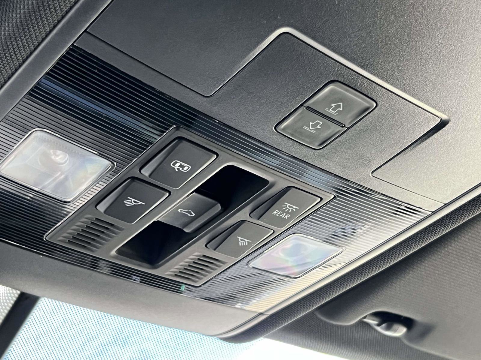 Used 2022 Volkswagen Atlas Cross Sport SE image 12