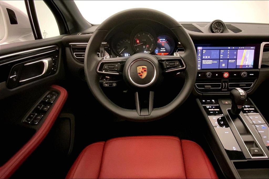 Used 2023 Porsche Macan AWD/4WD image 4