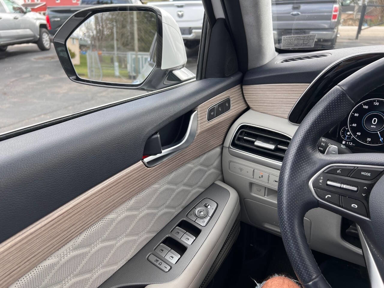 Used 2022 Hyundai Palisade Calligraphy image 17