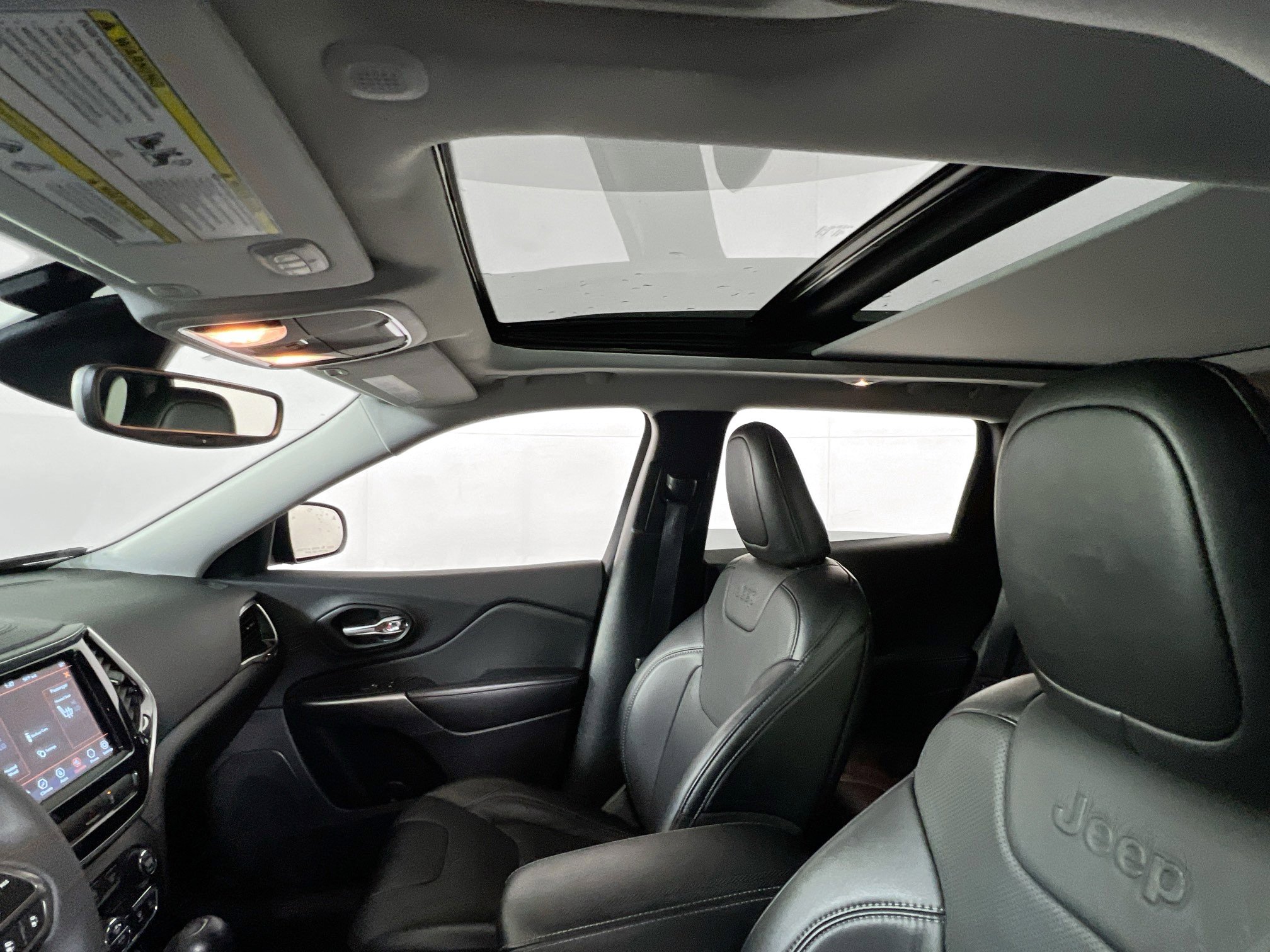 Used 2022 Jeep Cherokee Limited image 21