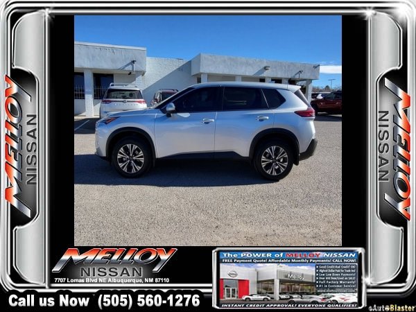 Used 2023 Nissan Rogue SV image 2