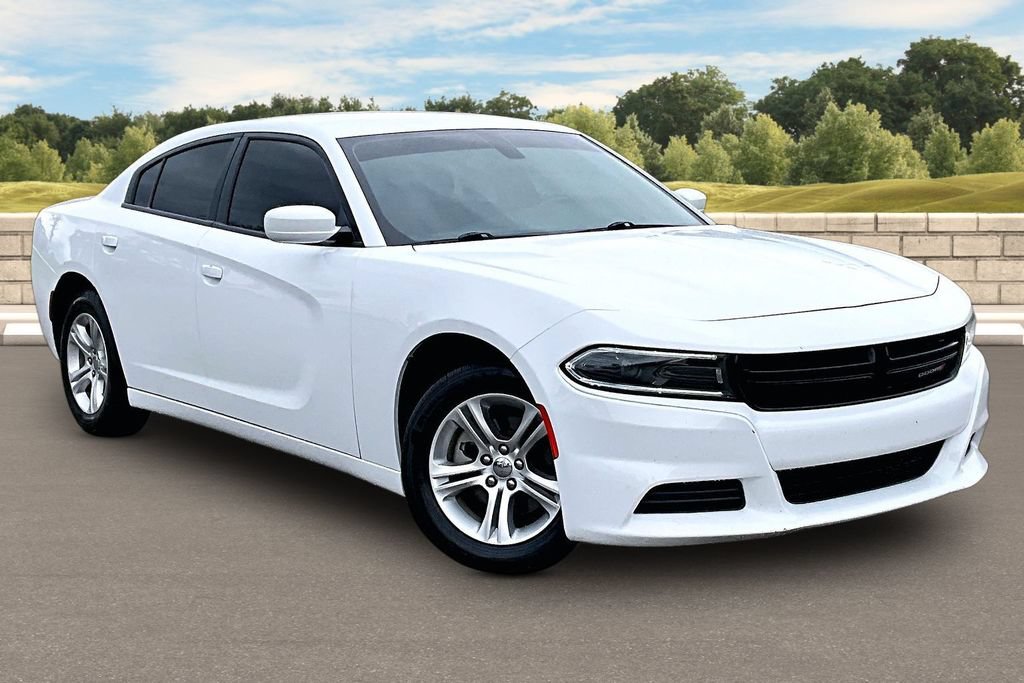 Used 2022 Dodge Charger SXT RWD image 2