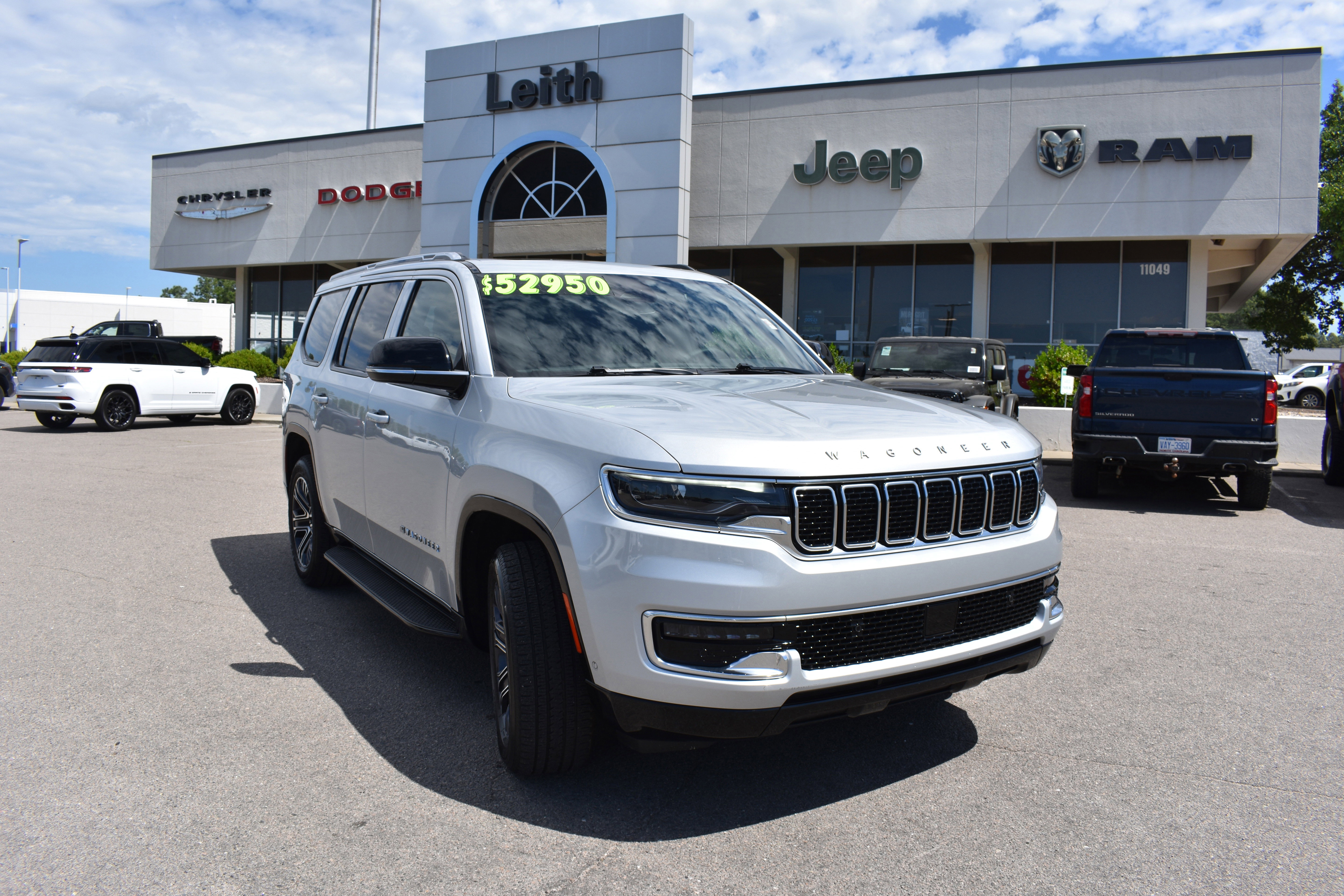 Used 2024 Jeep Wagoneer 4WD w/ Premium Group I image 1