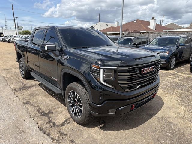 Used 2025 GMC Sierra 1500 AT4 w/ AT4 Premium Package AWD/4WD image 4