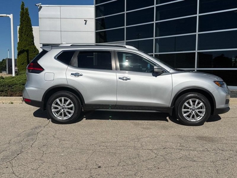 Used 2017 Nissan Rogue SV AWD/4WD image 2