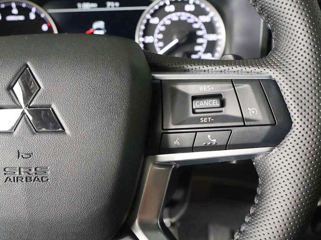 New 2026 Mitsubishi Outlander LE AWD/4WD image 38