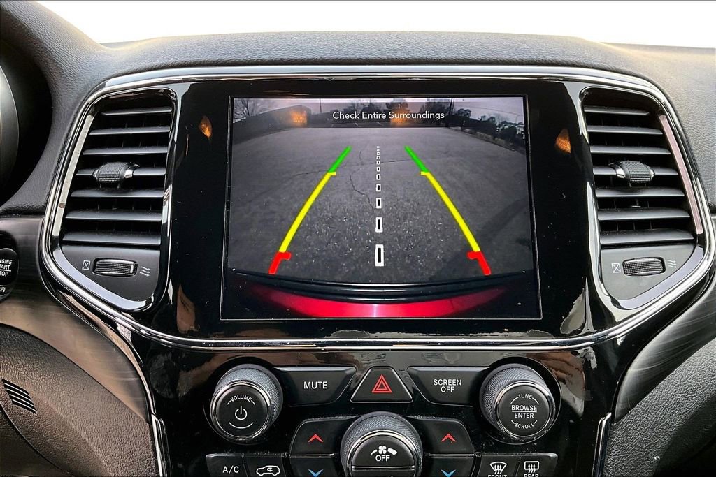 Used 2022 Jeep Grand Cherokee Laredo X image 13