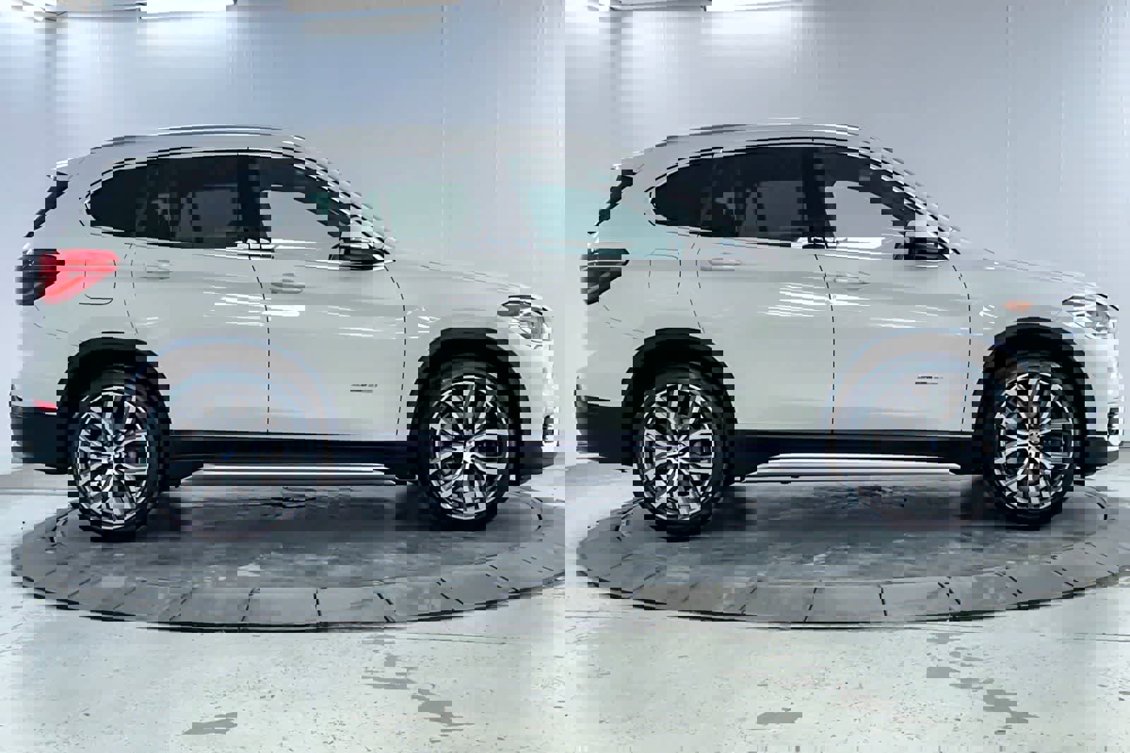 Used 2018 BMW X1 sDrive28i image 8