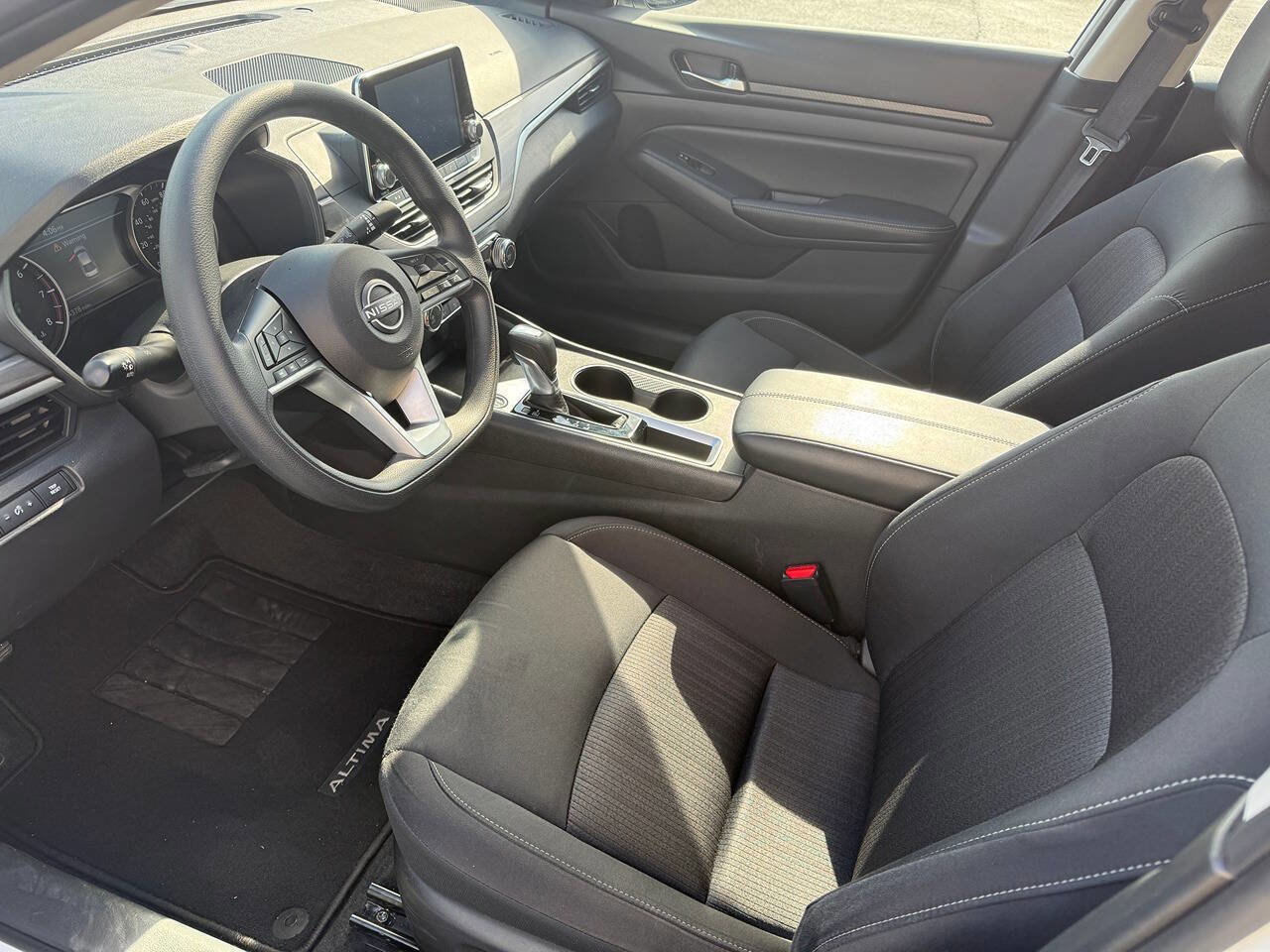 Used 2025 Nissan Altima 2.5 SV image 12
